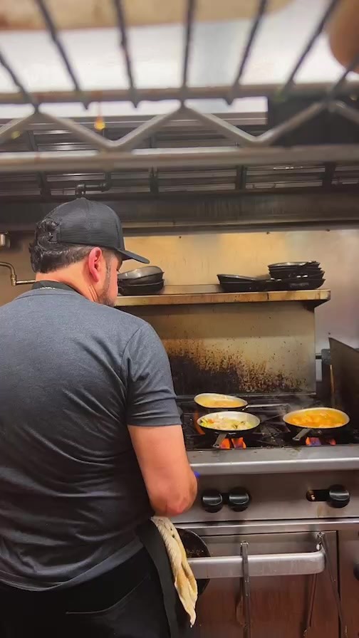 <strong>Why Work at Jalisco’s Mexican Restaurant?</strong>